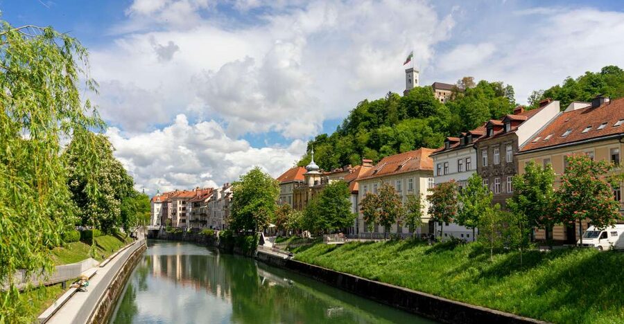 Best of Ljubljana: Private tour with Ljubljana born guide - A look inside Town Hall
