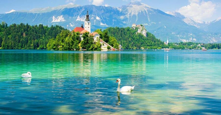From Ljubljana: Lake Bled Day Tour - Seventy-five minutes to make Bled your own