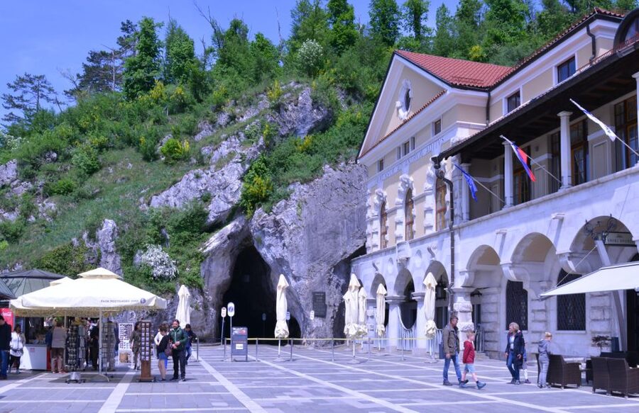 From Ljubljana: Postojna Cave & Predjama Castle Guided Trip - The electric train makes the cave accessible
