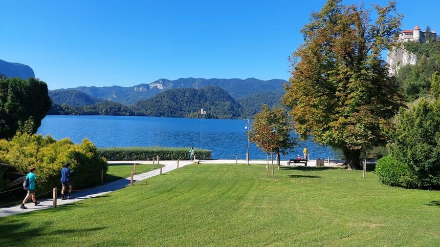 From Zagreb: Highlights Day Tour to Bled and Ljubljana - Walking Beside Lake Bled