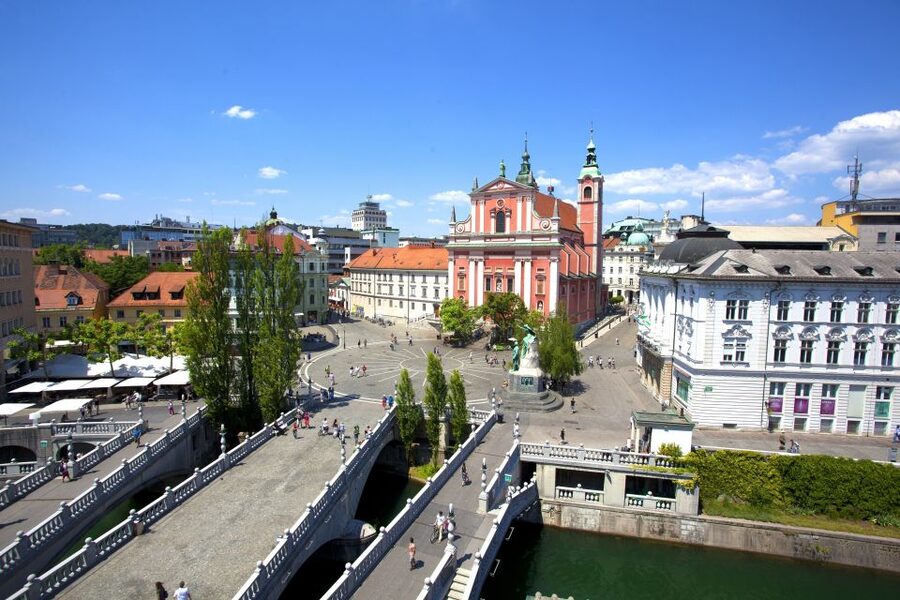 From Zagreb: Ljubljana, Postojna Cave & Predjama Castle Tour - How to use your 90 minutes of free time
