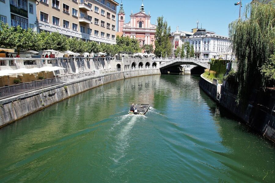 From Zagreb: Postojna Cave, Lake Bled, Ljubljana Day Trip - Lake Bled, the castle, and the famous cream cake