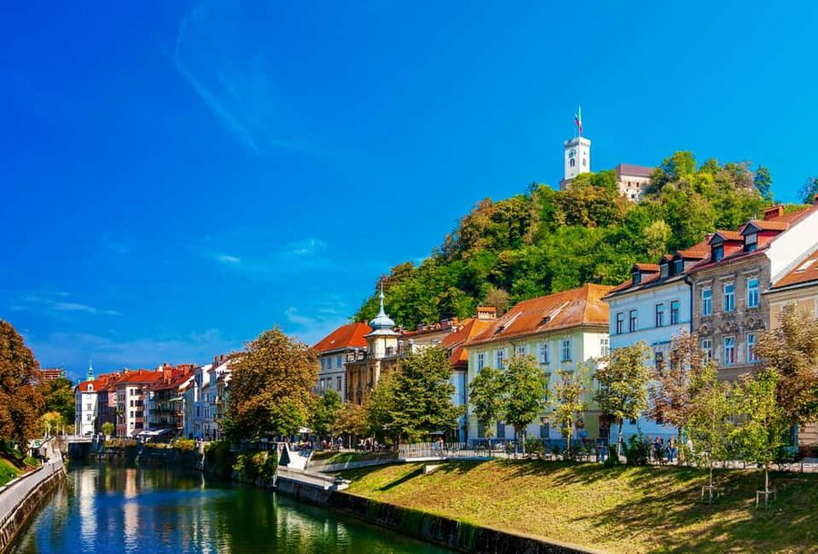 From Zagreb: Private Tour of Ljubljana and Bled Lake - From Zagreb to Slovenia in a private car