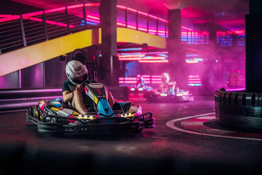 Gokart experience at Woop! karting - the fastest attraction - A fast start on WOOP! Karting’s multilevel track