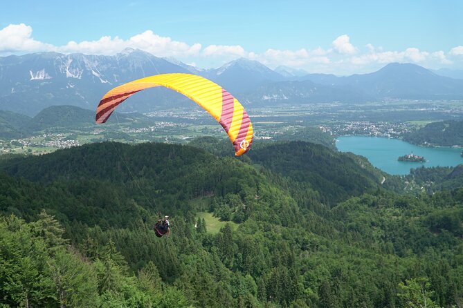Lake Bled Tandem Paragliding - The safety briefing and first steps into the air