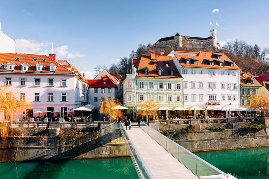 Ljubljana: 2h walking tour with local guide - Why this short walk works in Ljubljana