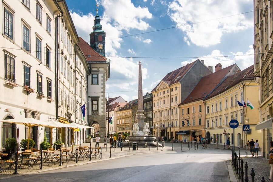 Ljubljana: 2h walking tour with local guide - Price, pace, and practical value