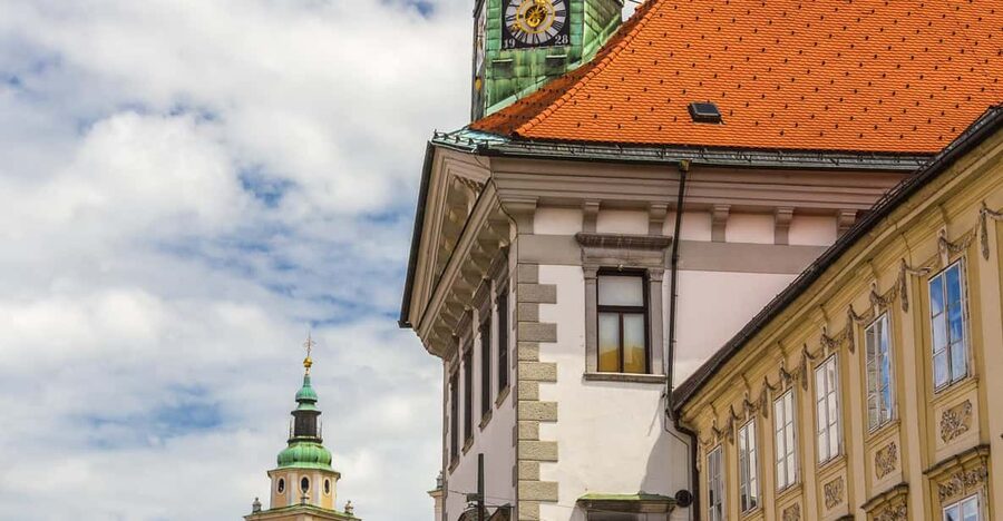 Ljubljana: 2h walking tour with local guide - Prešeren Square and the Triple Bridge