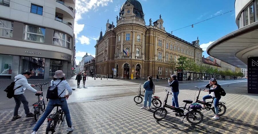 Ljubljana by E-Bike: Guided City Highlights Tour - Starting at Congress Square
