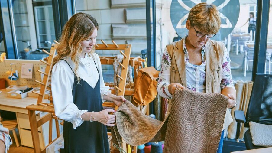 Ljubljana: Interactive Workshop with Experienced Weaver - What the 75 minutes are likely to feel like