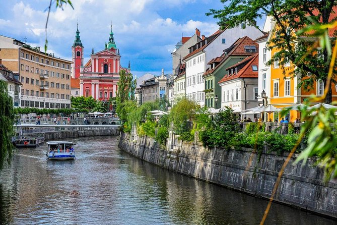 Ljubljana private walking tour with a local - Starting at the Central Market