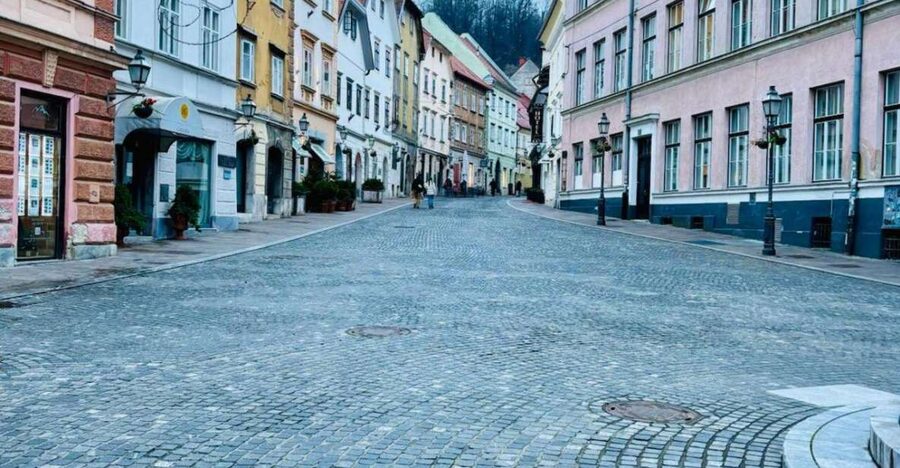 Ljubljana: Secrets of the Old Town & Ljubljana's people - Cathedral, fountains, and the old town’s public spaces