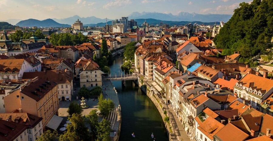 Ljubljana: Stand-Up Paddle Boarding Tour - Paddling through Ljubljana’s center