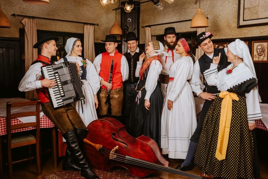 Ljubljana: Traditional Slovenian Dinner and Show - A Slovenian evening built around participation
