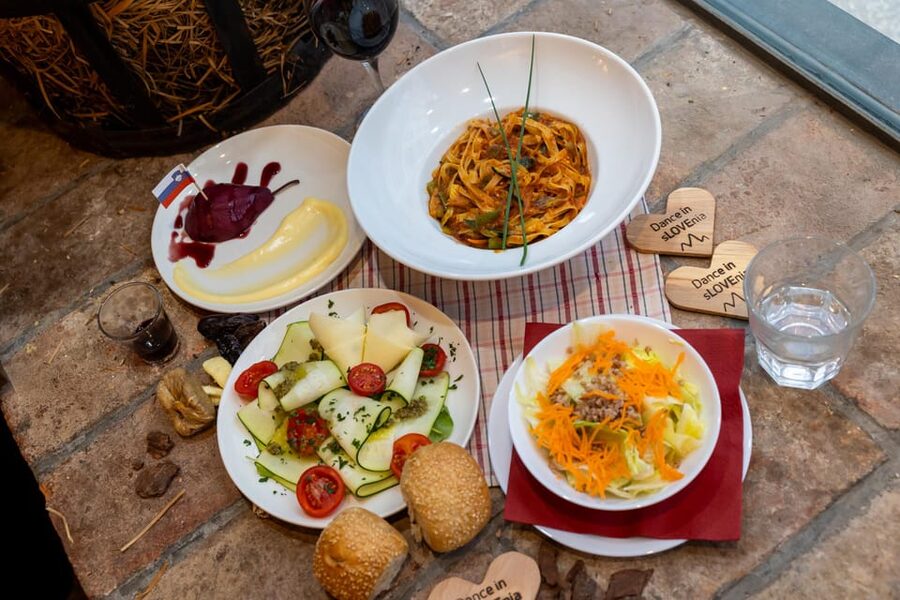 Ljubljana: Traditional Slovenian Dinner and Show - Dinner arrives in three traditional courses
