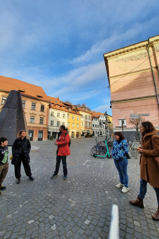 Ljubljana: Wonderful tour fun experience time history - Tromostovje, Ljubljana’s famous Three Bridges