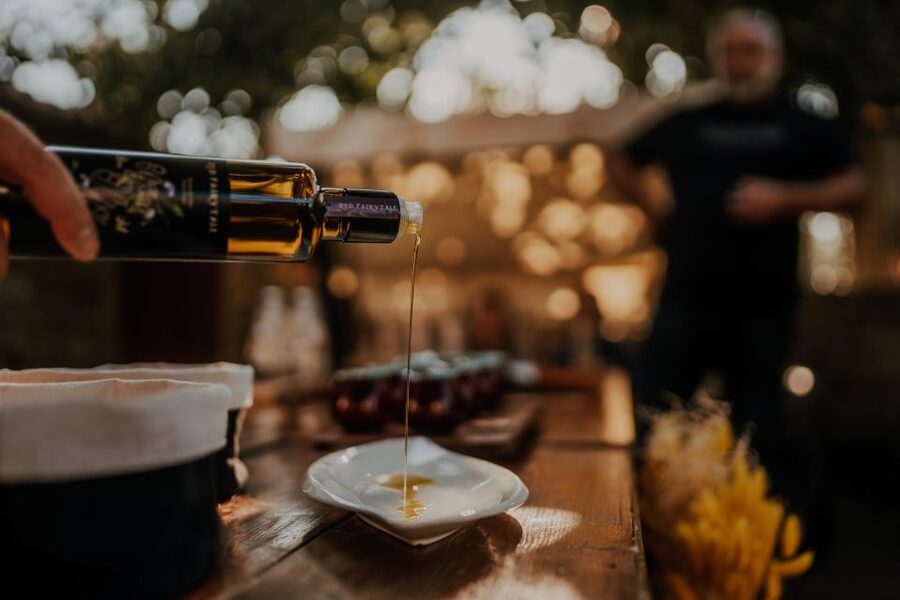 Olive Oil Tasting a Journey of Flavors and Aromas - Tasting extra virgin olive oil with local foods