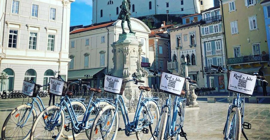 Piran: Bike Rental with Map, Helmet, Water bottle and Lock - Starting at Tartini Square in Piran
