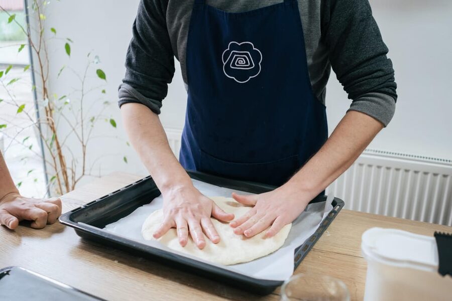 Slovenia: Belokranjska Pogača Cooking Class - Finding the small square and clear-window shop