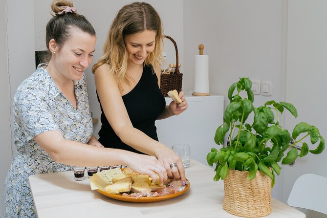 sLOVEnian Strukelj Traditional Cooking Class - Luka’s Teaching Style and the Social Side