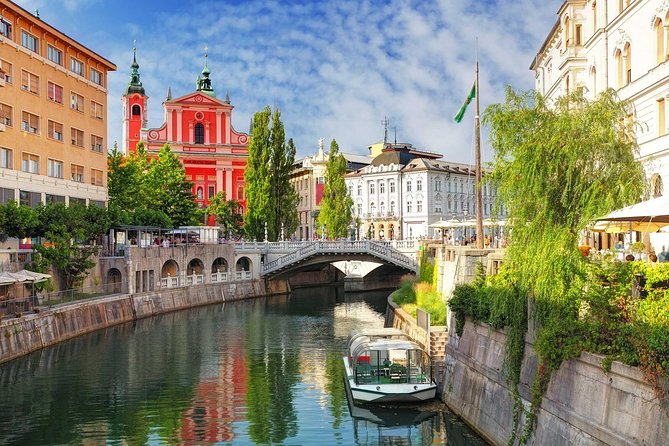 Small Group Tour to Lake Bled & Ljubljana from Koper - Finding the guide at Koper port