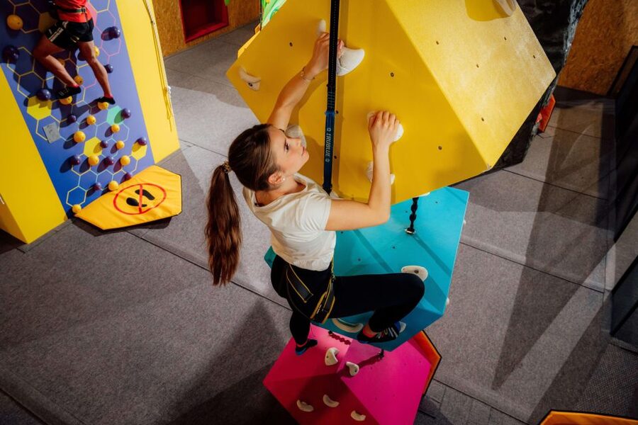 Woop! Fun park with 21 attractions - Foam pit, airbag, and basketball-style jumps