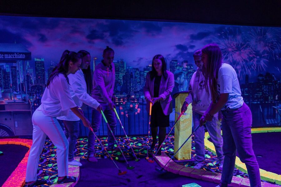 Woop! Glow golf: Ljubljana Btc City - Is the blacklight effect truly dark?