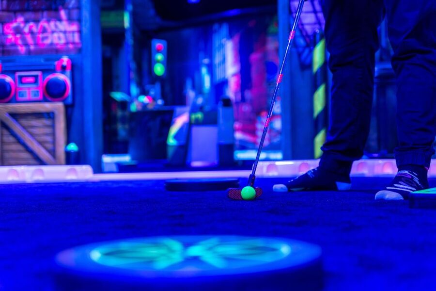 Woop! Glow Golf: Maribor - Why the glowing putter matters